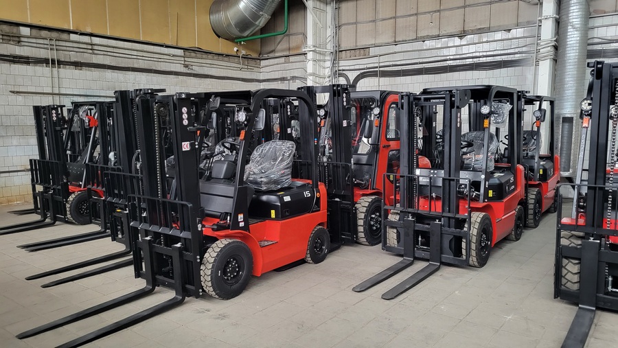 Тест-драйв складской техники на нашем складе в Новом Уренгое