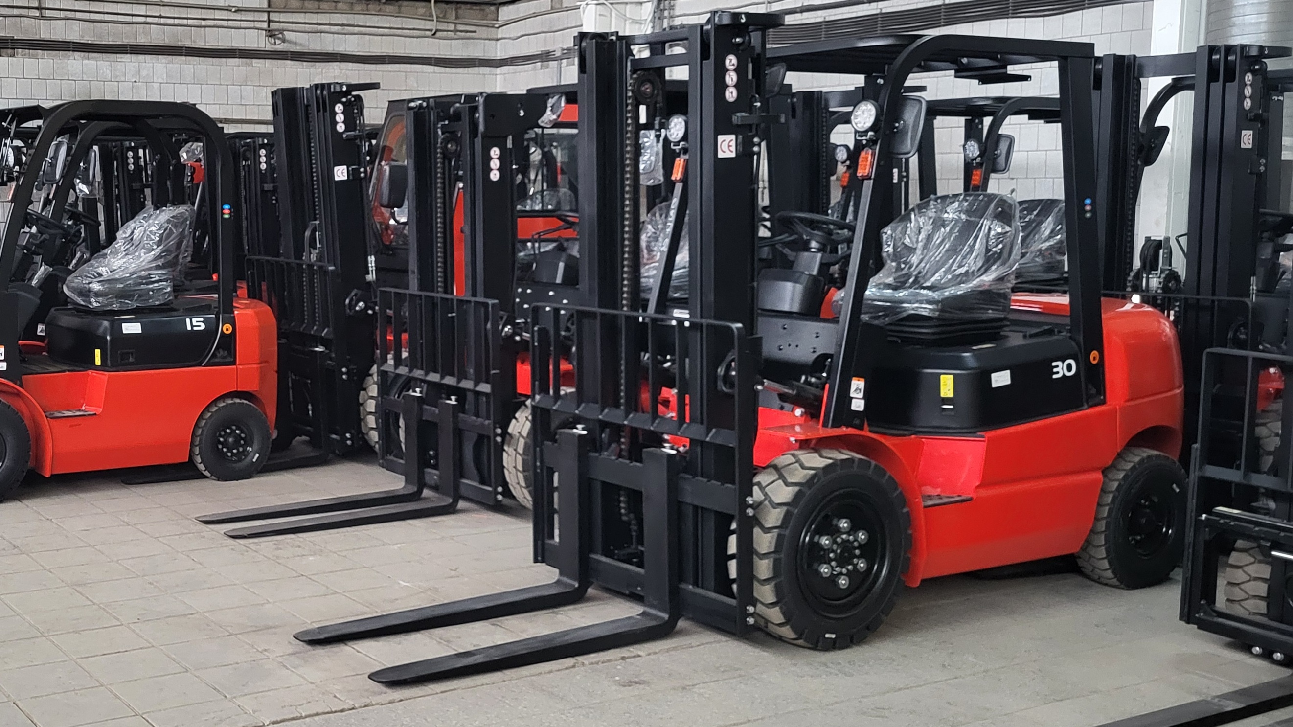 Тест-драйв складской техники на нашем складе в Новом Уренгое