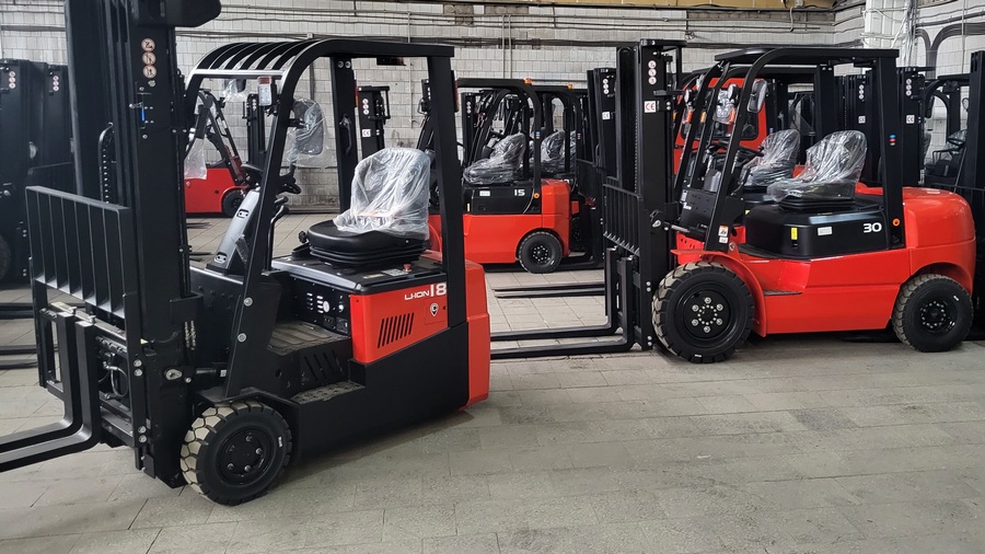 Тест-драйв складской техники на нашем складе в Новом Уренгое